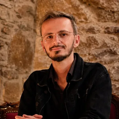Samet Emin Akarçay, online İngilizce öğretmeni